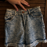Дамски дънкови къси панталони, размер XS, снимка 3 - Къси панталони и бермуди - 44827966