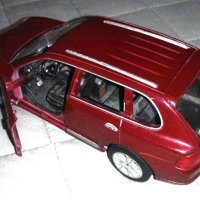 Метална количка Porsche Cayenne Turbo Welly 1:24, снимка 2 - Колекции - 38071545