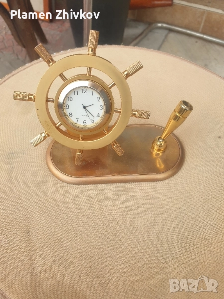 кварцов часовник изработен от масивен бронз . Корабният рул се върти около часовника свободно , снимка 1