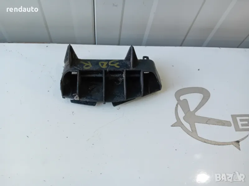 52562-05040 Десен държач задна броня Toyota Avensis Station Wagon T27 Face 2012-2015, снимка 1