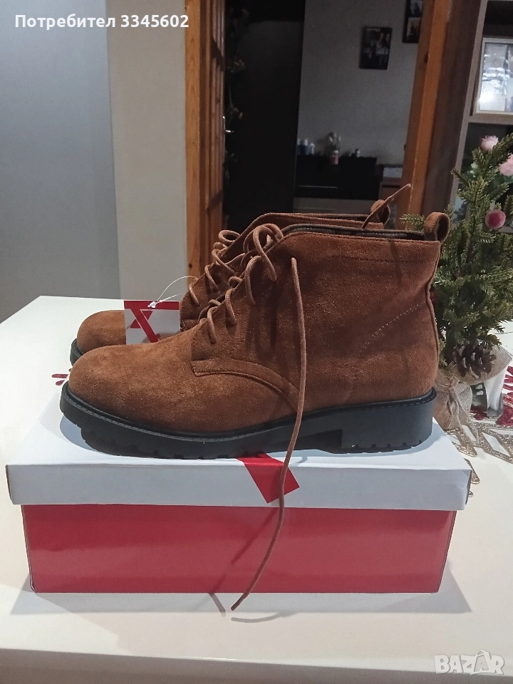 Чисто нови боти само пробвани , снимка 1