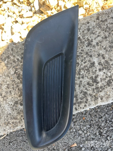 Решетка в предна броня от Мазда 3, снимка 1