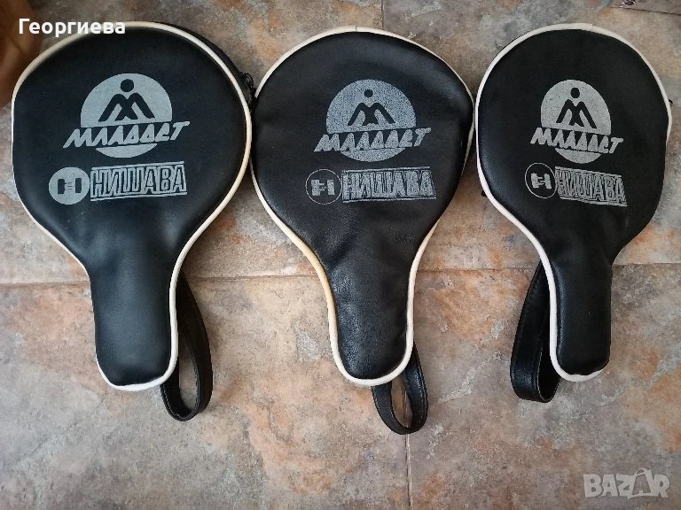 Три броя стари хилки с калъфи, снимка 1