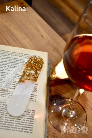 Книгоразделител от епоксидна смола с брокат