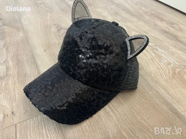 Дамска шапка с паети