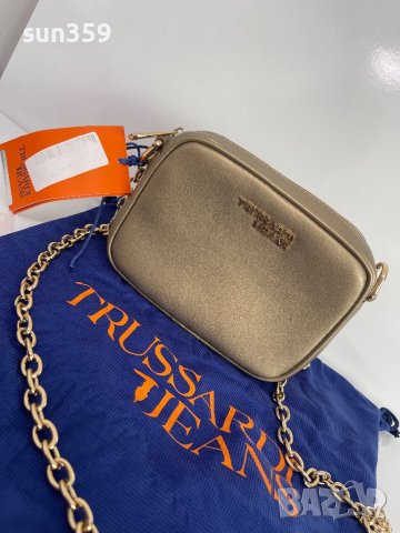 Златиста чанта Trussardi