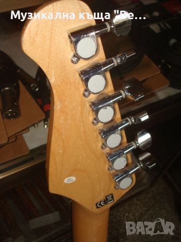 Електрическа детска китара Harley Benton с кожен калъф, снимка 12 - Китари - 52443736