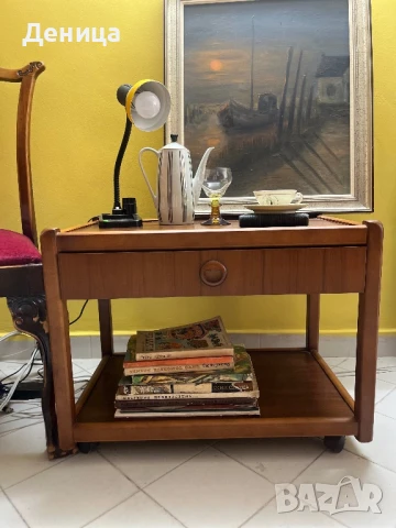 Ретро дървена маса/ шкаф на колелца 