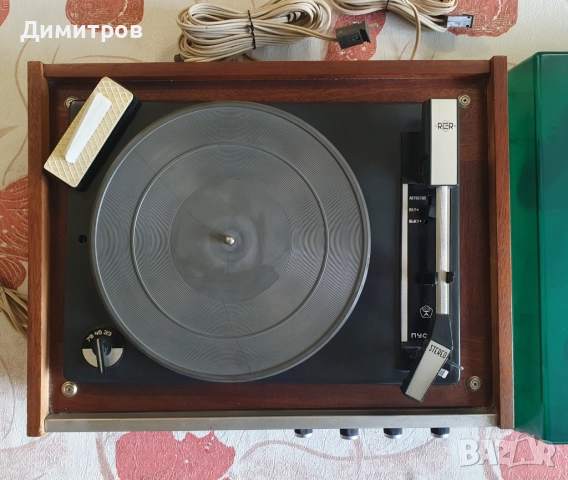 Комплект ретро грамофон Akords СССР, снимка 3 - Антикварни и старинни предмети - 52132376