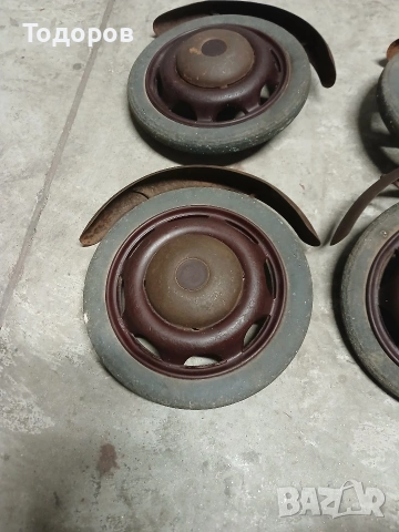 Колела за ретро детска количка 50 те години бакелит, снимка 2 - Антикварни и старинни предмети - 53105675