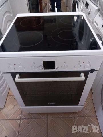 Свободно стояща печка с керамичен плот Бош Bosch с две години гаранция!