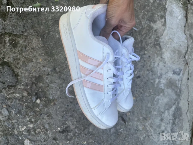 Дамски кецове Adidas, снимка 2 - Кецове - 53585255