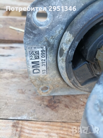 Тампон двигател 13312099 Opel Insignia Опел Инсигния, снимка 2 - Части - 52222195