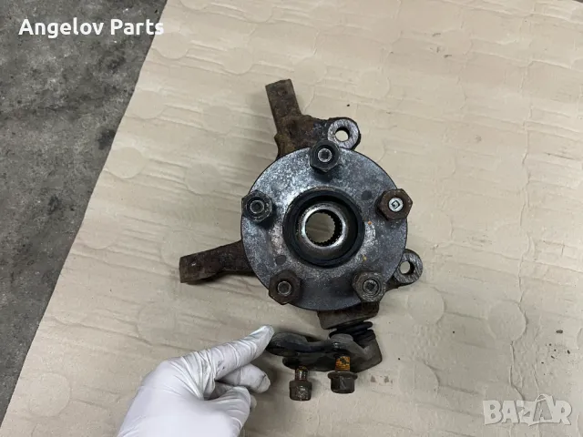 Преден десен шенкел за Toyota Avensis T25 2.0 D-4D