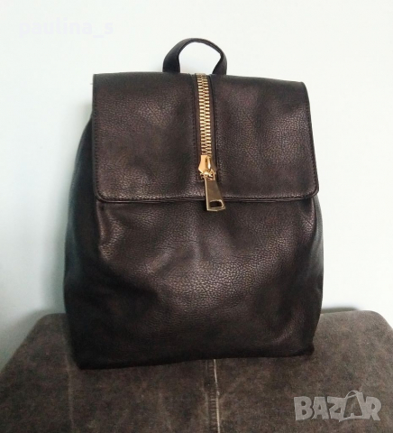 Дамска кожена раница / нова / със златисти орнаменти 
