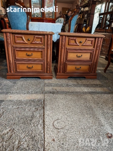 Чифт масивни нощни шкафчета 