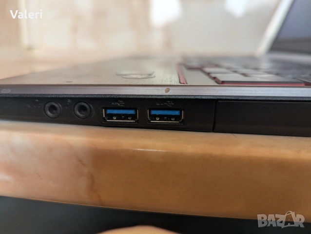  Преносим компютър Fujitsu Lifebook E756, снимка 4 - Лаптопи за дома - 53557320