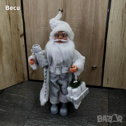 Дядо Коледа в сребристо – празнична фигура, която носи магия и уют у дома (50 / 70 / 90 см)