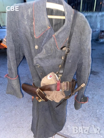 Продавам стар военен комплект 