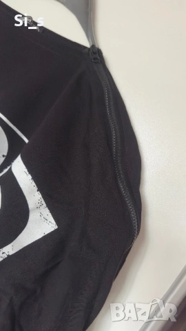 Черна тениска с голям цип на рамото, снимка 2 - Тениски - 53593536