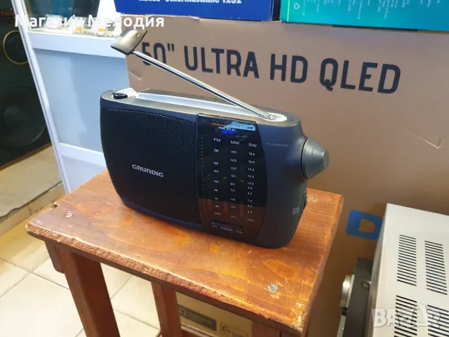 Радио Grundig Music Boy 80 В перфектно техническо и много добро визуално състояние., снимка 4 - Радиокасетофони, транзистори - 48387717