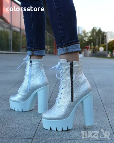 Боти на ток - сребриста лъскава кожа с бяло ходило - BT13