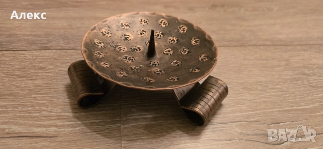 Стар кован свещник., снимка 2 - Антикварни и старинни предмети - 52268844