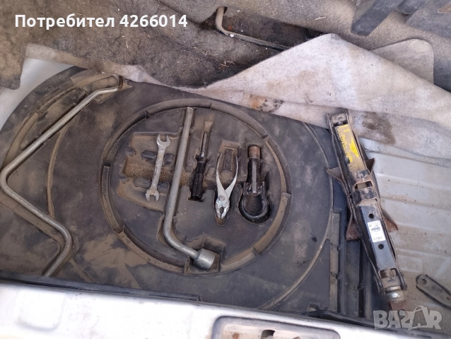 Toyota Yaris 1.0 НА ЧАСТИ , снимка 3 - Автомобили и джипове - 52418345