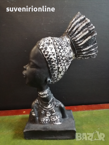 Декоративна статуетка африканка