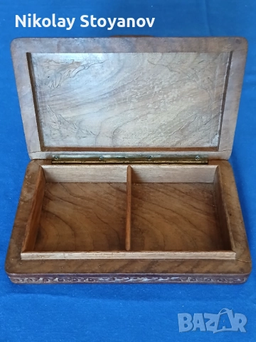 Ръчно гравирана дървена кутия, снимка 4 - Антикварни и старинни предмети - 51626238