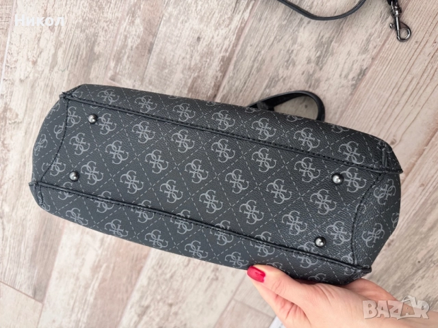 Дамска чанта Guess, снимка 6 - Чанти - 52583175