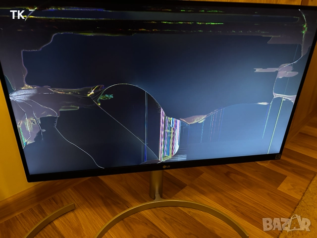 Продавам монитор LG 27UK850-W за ремонт или за части + подарък 2ра стойка, снимка 2 - Монитори - 52514820