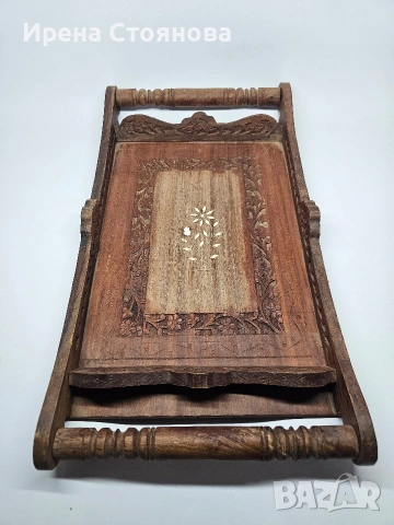 Винтидж табла за сервиране с ръчно резбовани флорални елементи, произход Индия около 1970 г. , снимка 2 - Декорация за дома - 53391589