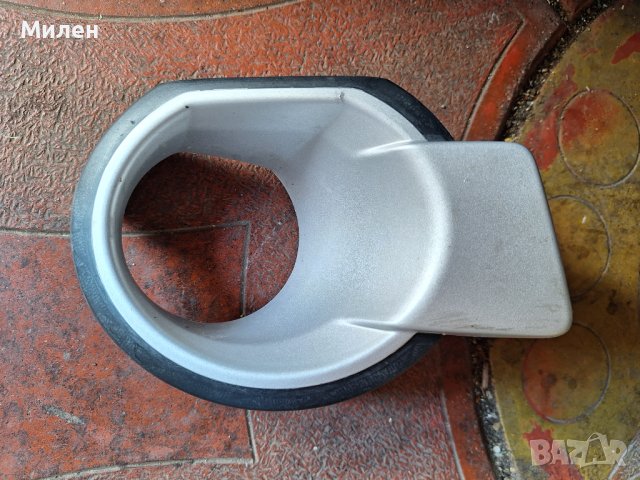 Дясна Декоративна Решетка Около Халогена Форд Рейнджър  2012-2015 Година  Ford Ranger , снимка 6 - Части - 42201094