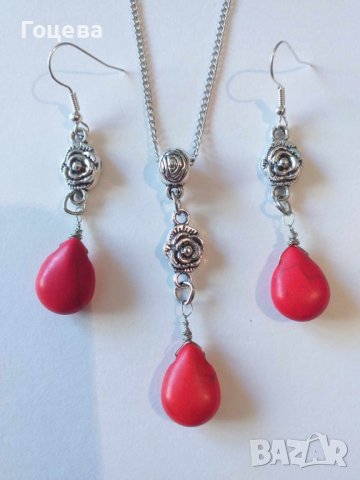 Новият ни красив комплект обици и колие с Червен Тюркоаз капка и нежни орнаменти в цвят сребро 