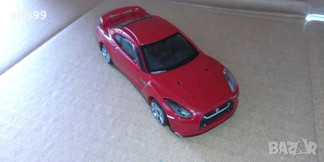 Bburago Nissan GT-R 2009 - Мащаб 1:43, снимка 15 - Колекции - 51512511