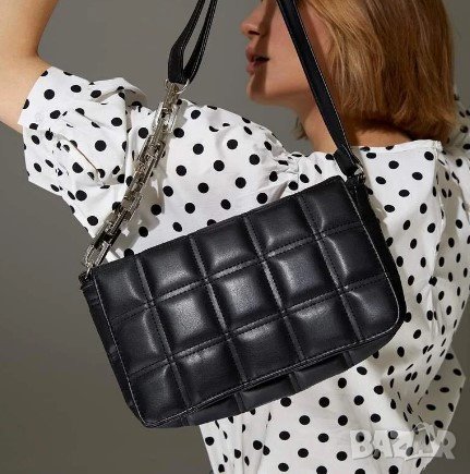 Капитонирана дамска чанта за рамо с асиметричен дизайн на дръжката