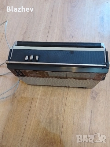 Веф VEF 221, снимка 2 - Радиокасетофони, транзистори - 53692615