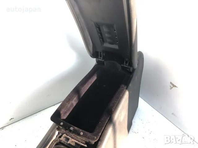 Подлакътник Mercedes W203 C-class C180, снимка 2 - Части - 49447950