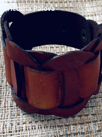 Кожена гривна, снимка 2 - Гривни - 44751813