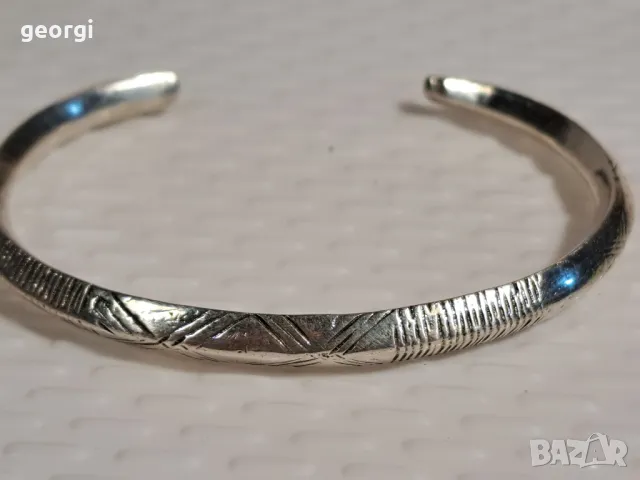 твърда отворена сребърна гривна 