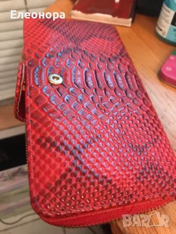 ново червено кожено портмоне