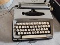 Пишеща машина, снимка 1 - Антикварни и старинни предмети - 34516601
