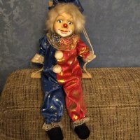 	Колекционерска порцеланова кукла клоун на люлка, снимка 2 - Колекции - 33865443
