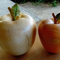 Две ябълки. Дърворезба., снимка 1 - Декорация за дома - 44549670