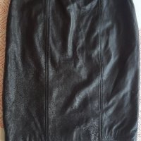 Черна кожена пола, снимка 1 - Поли - 34573615
