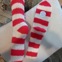 Ръчно плетени чорапи мартеничка размер 39, снимка 2 - Дамски чорапи - 39748385