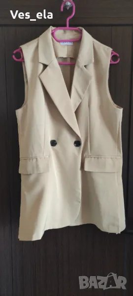 светло бежаво дълго сако с двуредово закопчаване , снимка 1