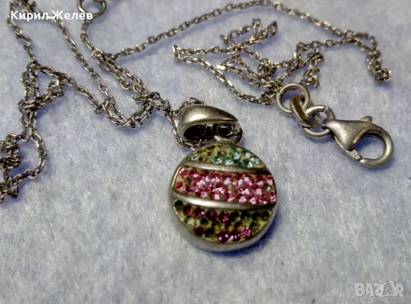 ЕМАЙЛИРАНО СТАРО СРЕБЪРНО МЕДАЛЬОНЧЕ с ЦВЕТНИ КРИСТАЛЧЕТА и НЕЖНА СРЕБЪРНА ВЕРИЖКА СРЕБРО 925 40548, снимка 1