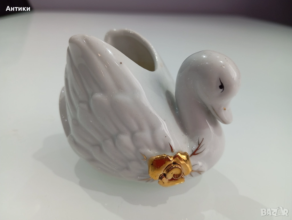 Стара порцеланова фигура с Лебед , снимка 1